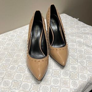 Vegan patent leather, elegant!